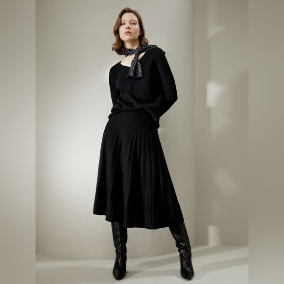 LILYSILK Collegiate Ultra-fine Merino Wool Skirt - Picture 6 of 10